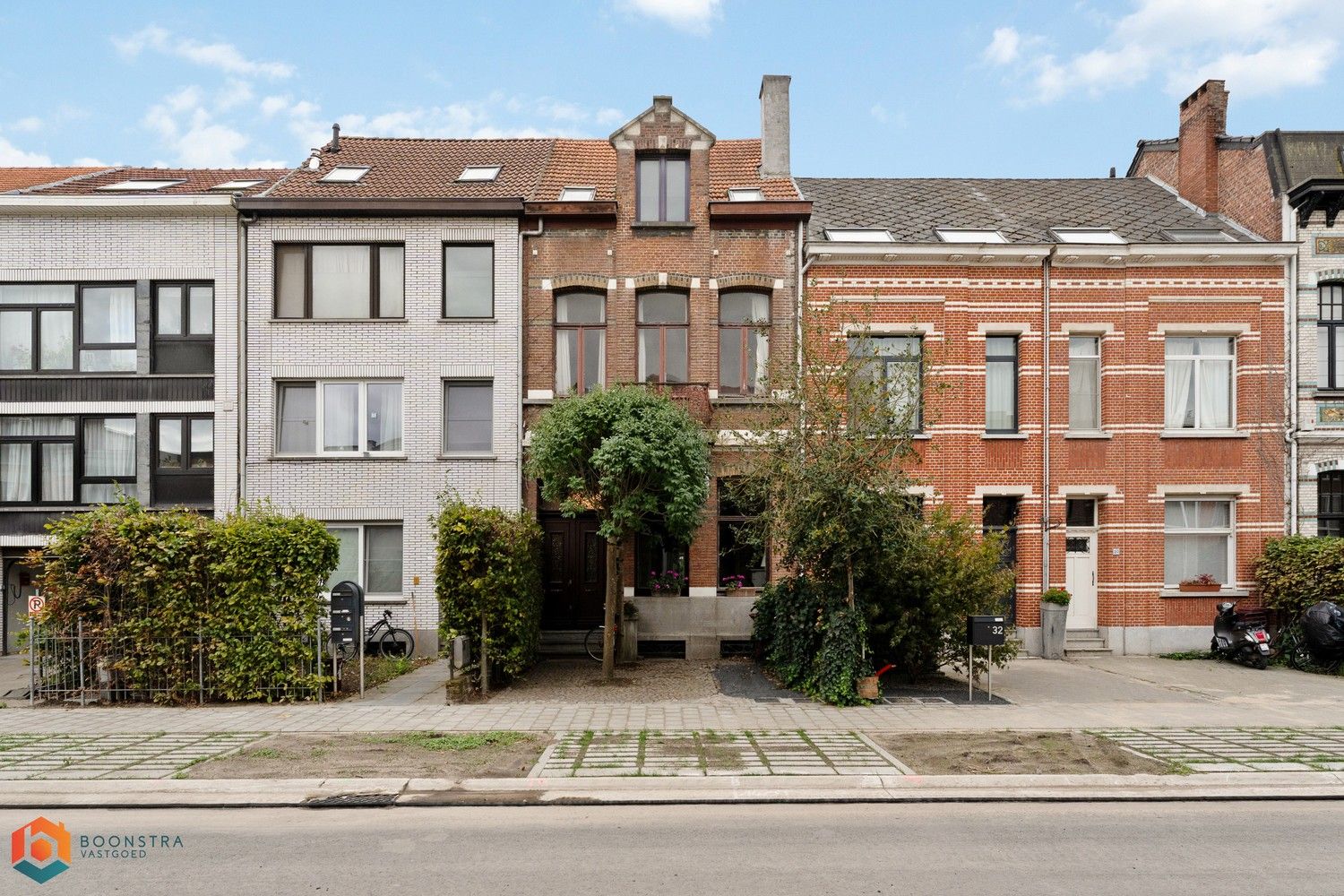 Hoofdfoto van de publicatie: Karaktervolle woning met 4 slpkrs te Schoten
