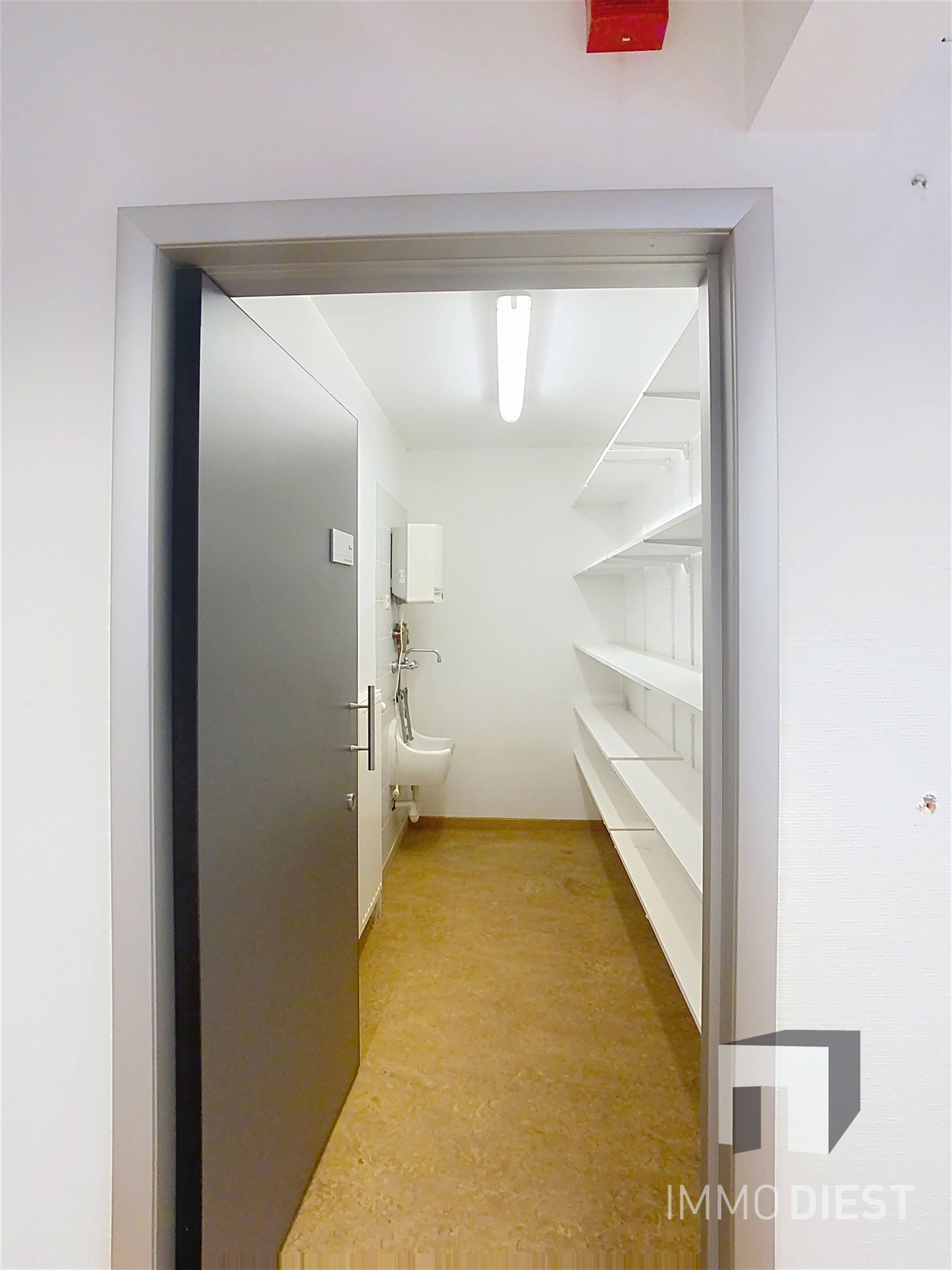 Kantoorgebouw met mogelijkheden foto 26