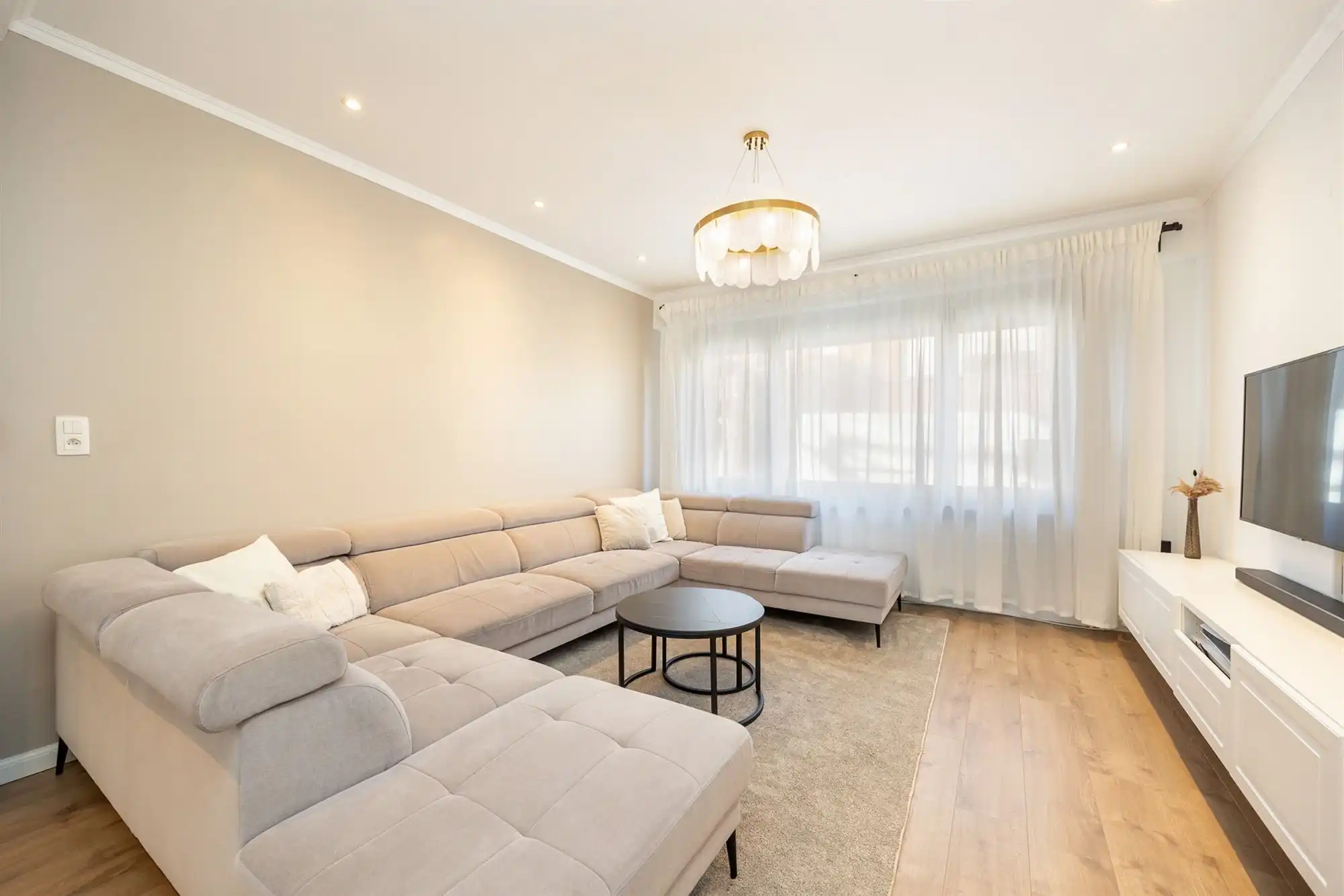 Gerenoveerde eengezinswoning met 3 slpk. en tuin foto 4