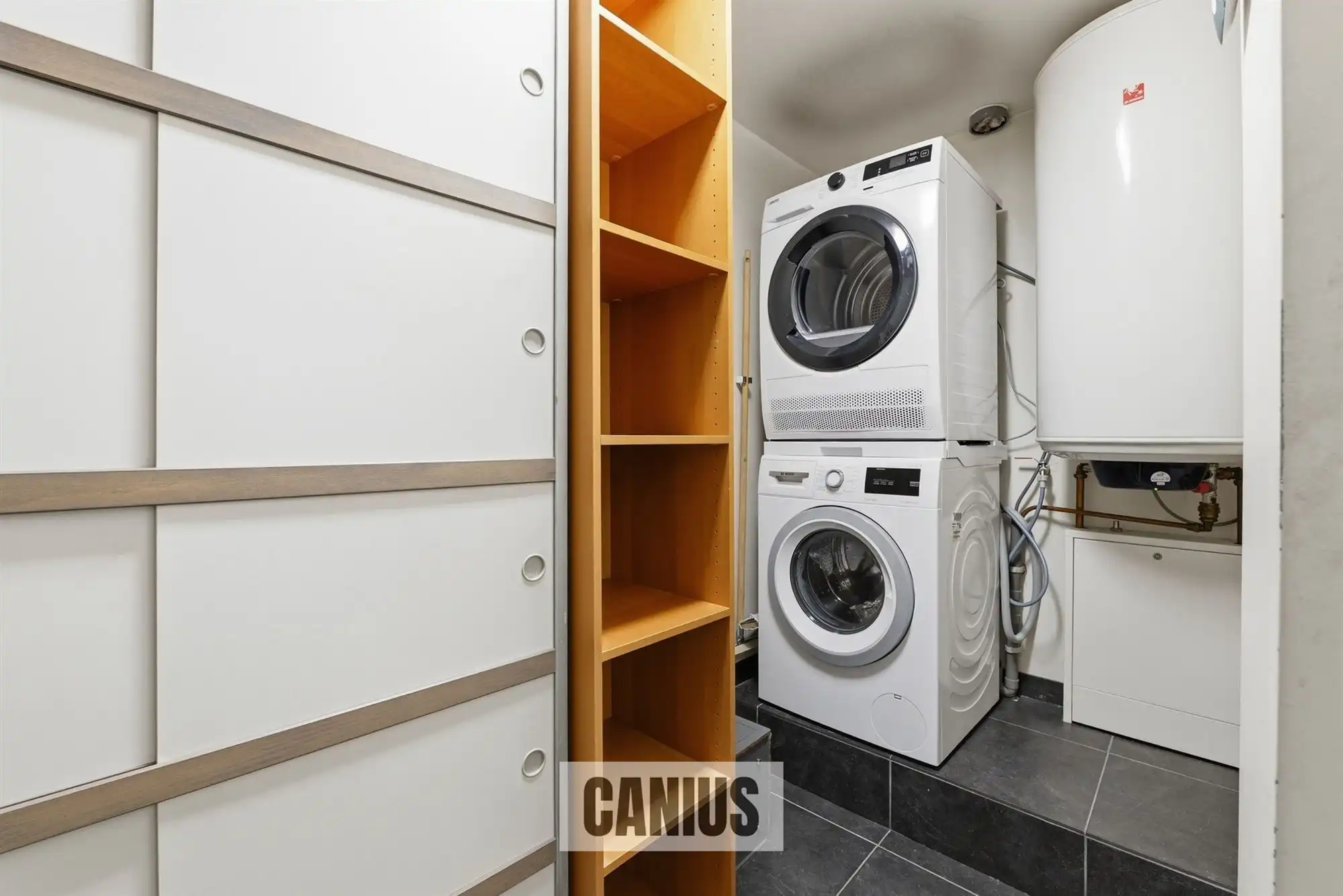 STIJLVOL GELIJKVLOERS APPARTEMENT MET DRIE SLAAPKAMERS foto 24