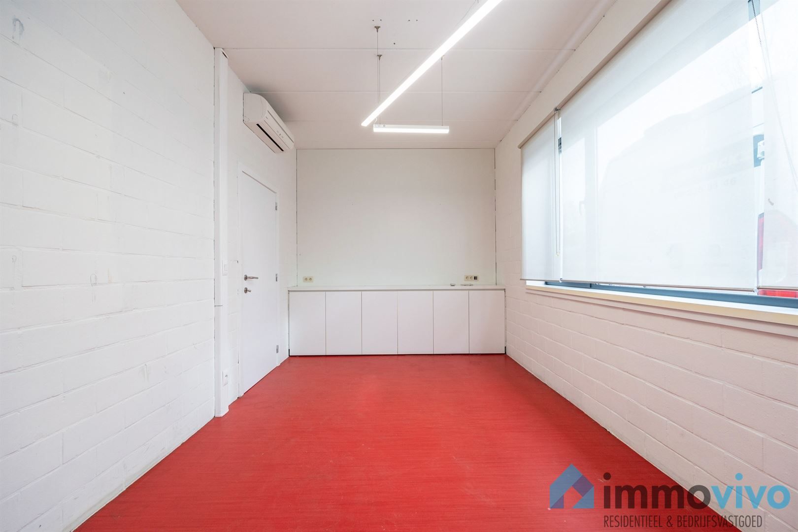 Instapklare KMO-unit van 400 m² met 160 m² kantoor en 5 pp. op toplocatie foto 20