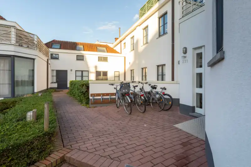 Roeselare, Instapklaar duplexwoning te koop in een gezellig woonerf met 2 slaapkamer, betaalbaar wonen ! foto {{pictureIndex}}