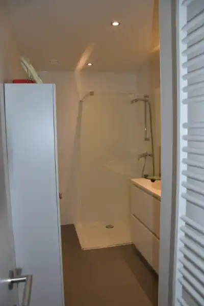 Ruim woonappartement met 2 slaapkamers in kleine residentie, centraal gelegen. foto 12