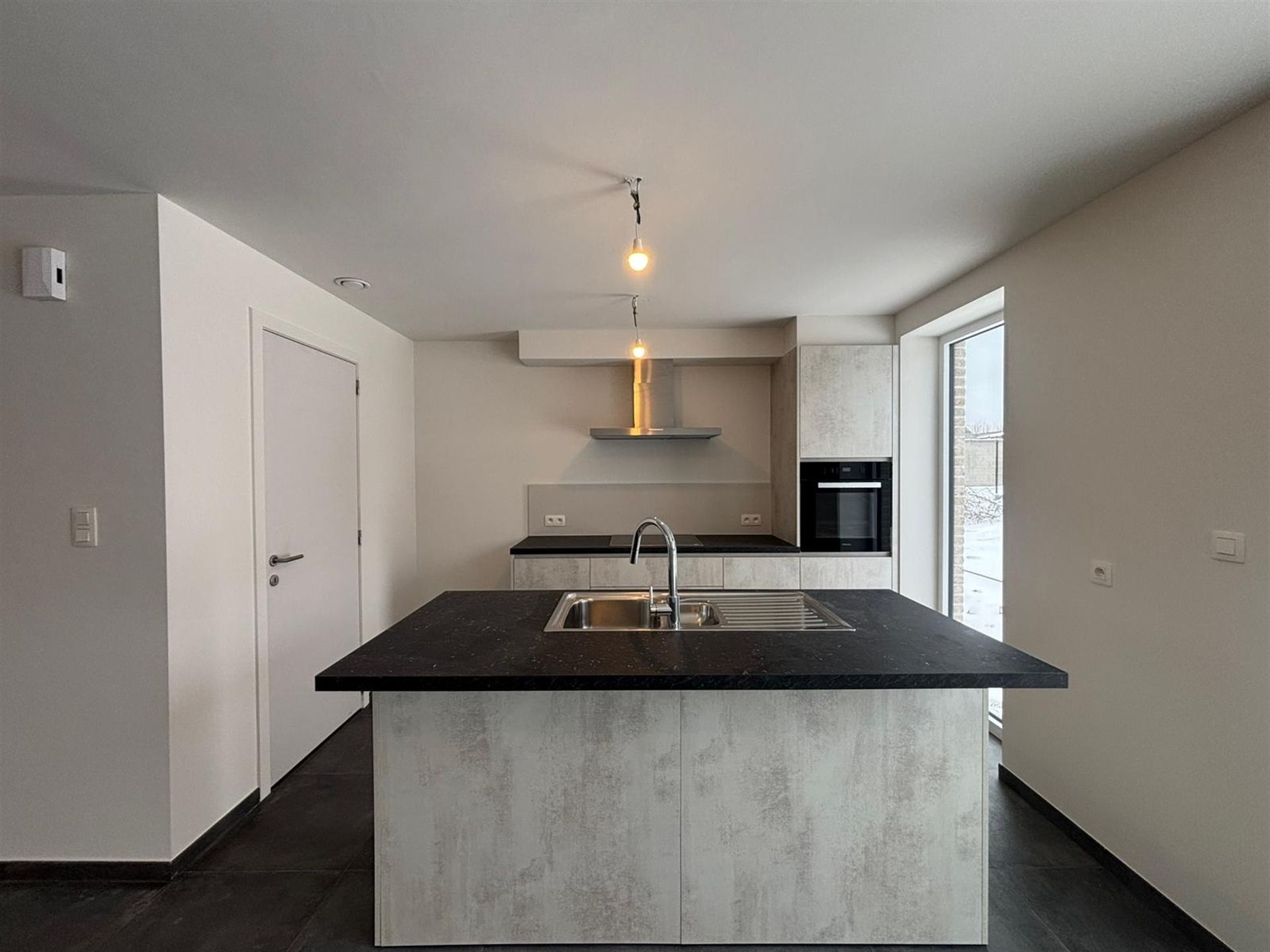 Rustiggelegen, hoogwaardig afgewerkte nieuwbouwwoning nabij het centrum! foto 8