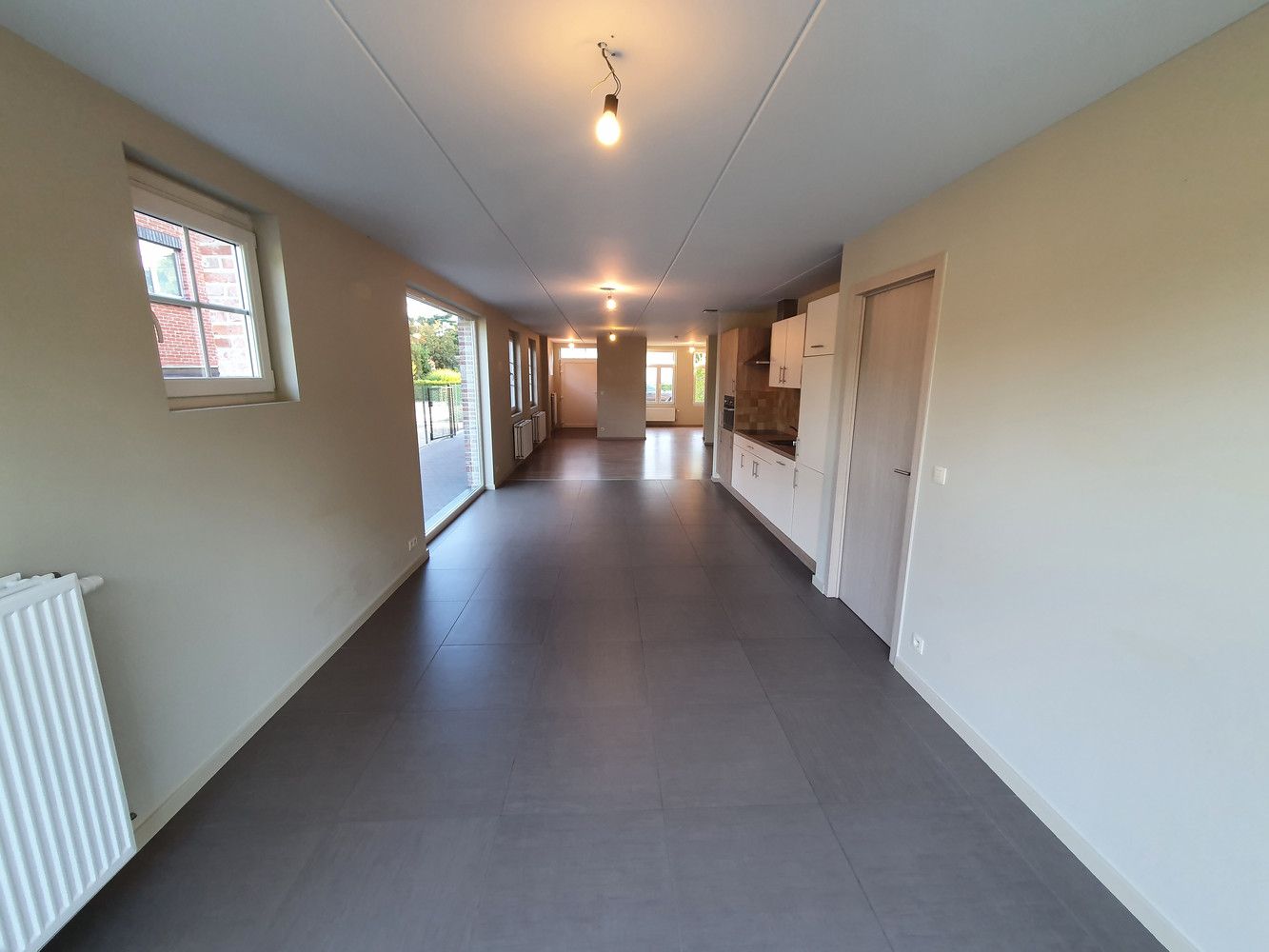 Kwalitatieve, ruime pastorijwoning op 4a50, 4 ruime slpk, bad en douche. Dubbele garage. foto 4