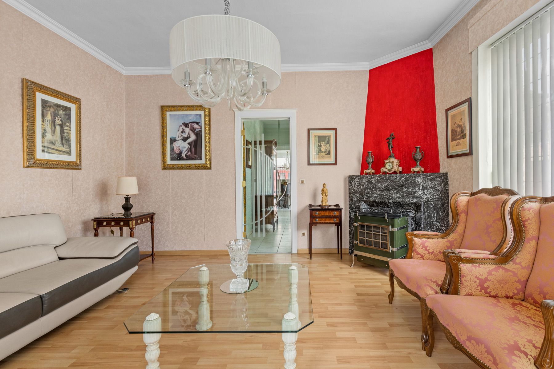 Karaktervolle woning met koer en garage in hartje Assebroek! foto 4