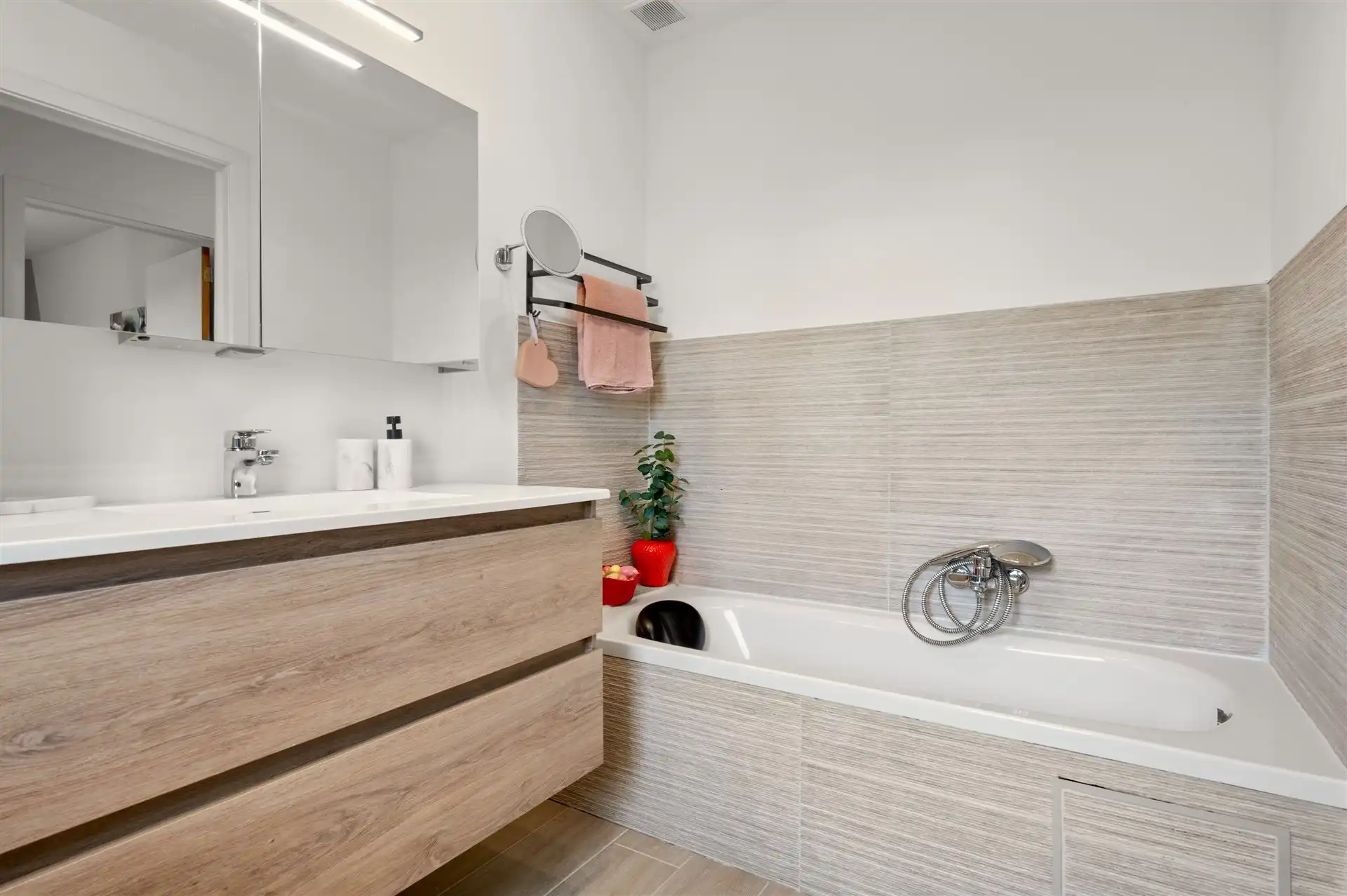 Knappe energiezuinige woning met 4 slpks en mooi vergezicht foto 21