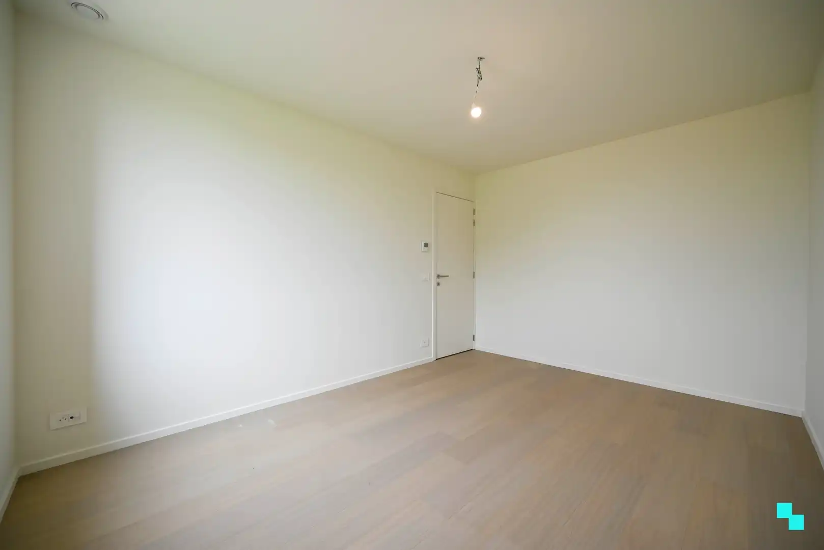Hoogwaardig afgewerkte halfopen nieuwbouwwoning foto 23