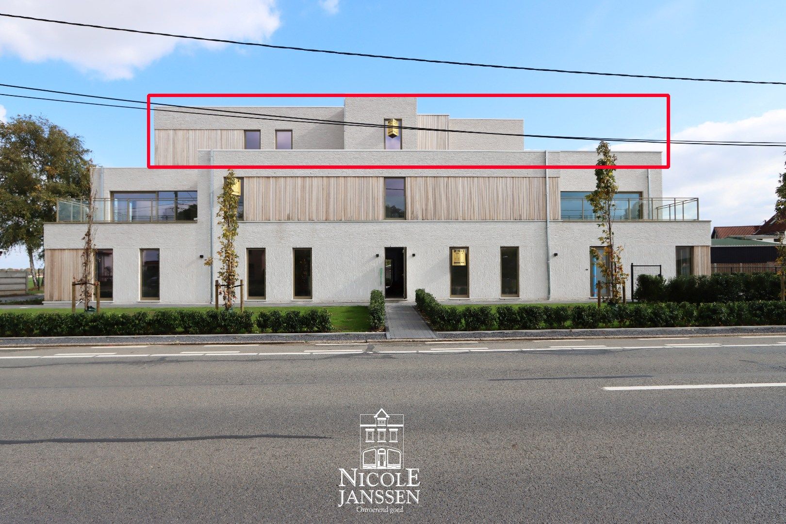 Penthouse met twee autostandplaatsen foto {{pictureIndex}}