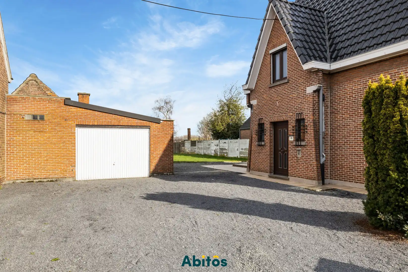 Villa met 3 slaapkamers en ruime garage in Beervelde, Lochristi foto 2