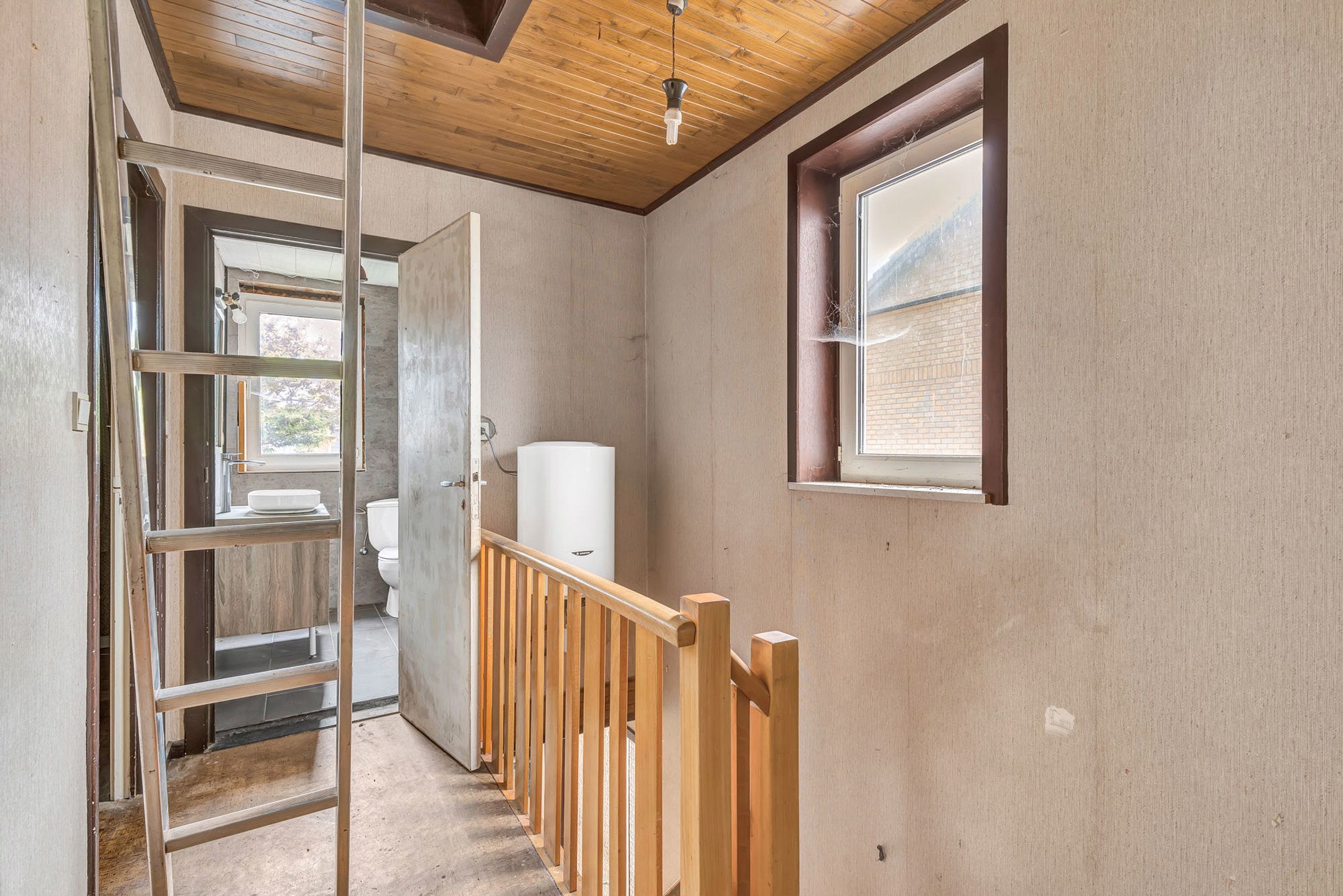 Renovatiewoning met vernieuwd dak en ramen in Lochristi foto 24