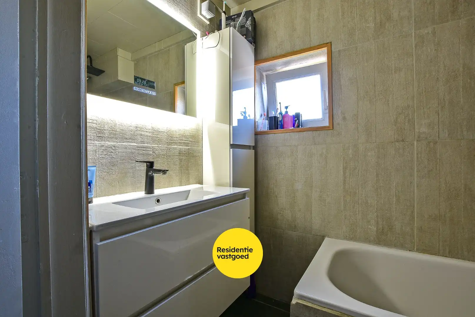 Woning met 4 slaapkamers en garage in centrum Diksmuide! foto 15