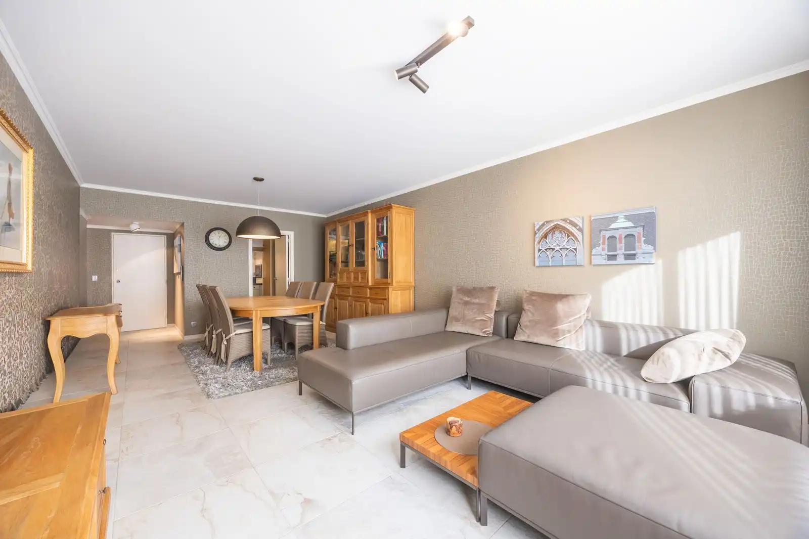 Stijlvol en ruim appartement met 1 slpk (23m2) pal aan het strand foto 4