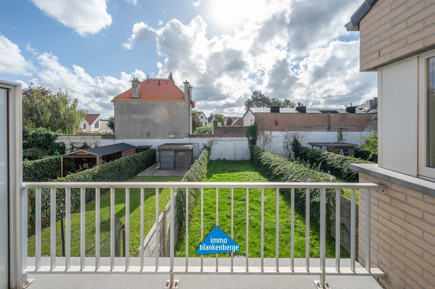 Bel-etage met een Lichtrijke Leefruimte, Grote Garage en een Zuidgerichte Tuin foto 9