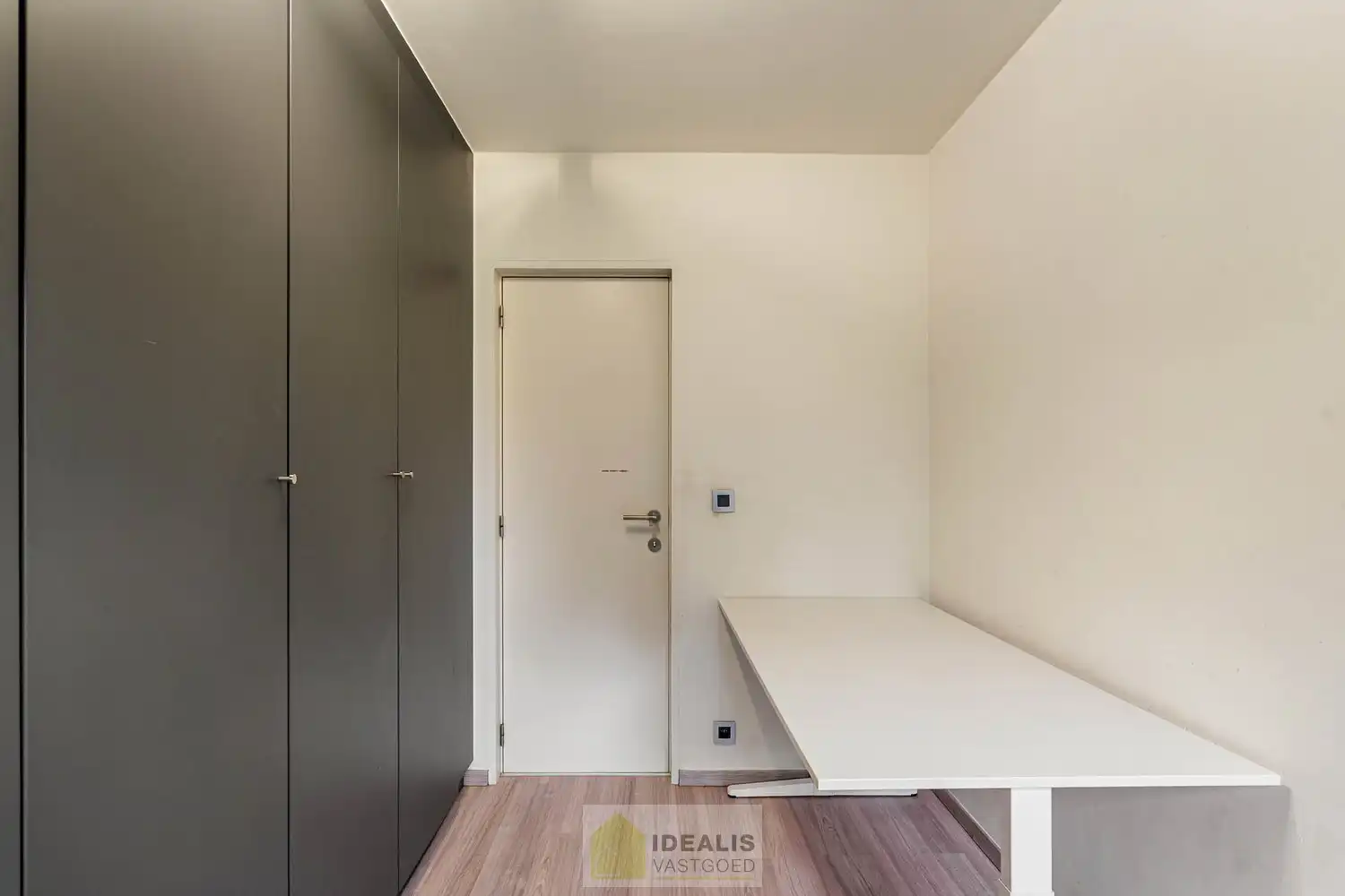 Idealis Vastgoed – Ruim op te frissen gelijkvloers appartement met 3 slaapkamers foto 16