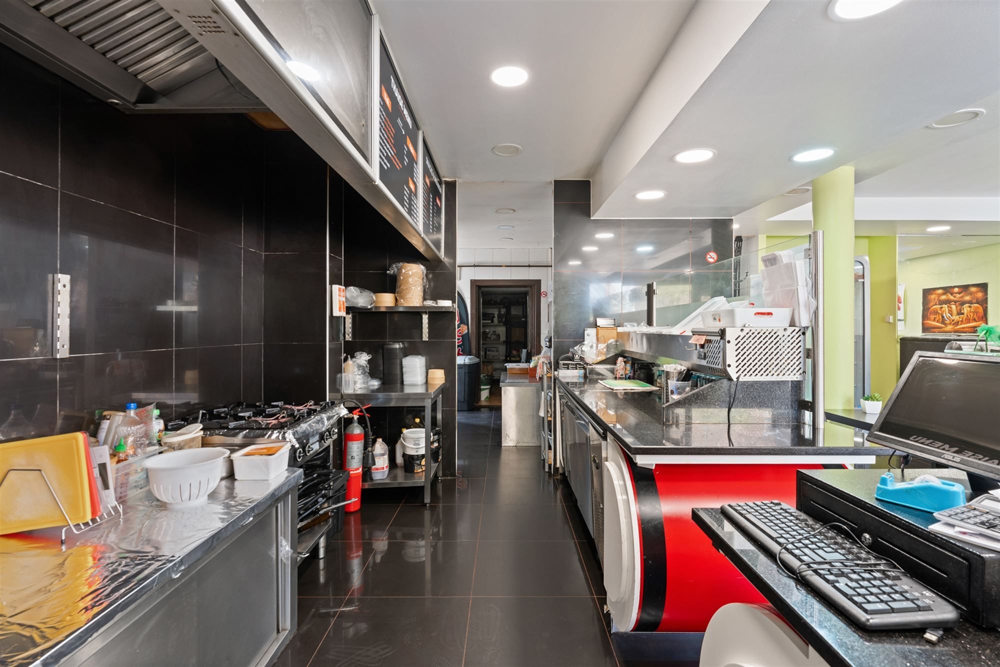 RUIM HANDELSPAND MET GOEDE VISIBILITEIT IN KOERSEL CENTRUM foto 7