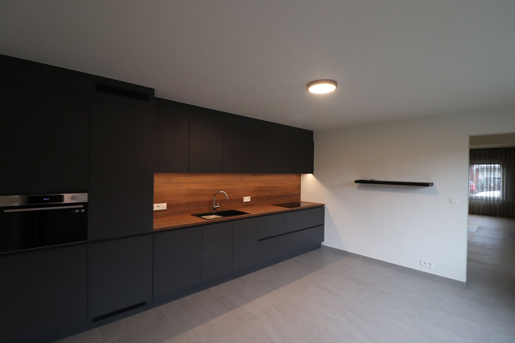 Een recent gerenoveerde woning met 3 slaapkamers, terras en garage. foto 7