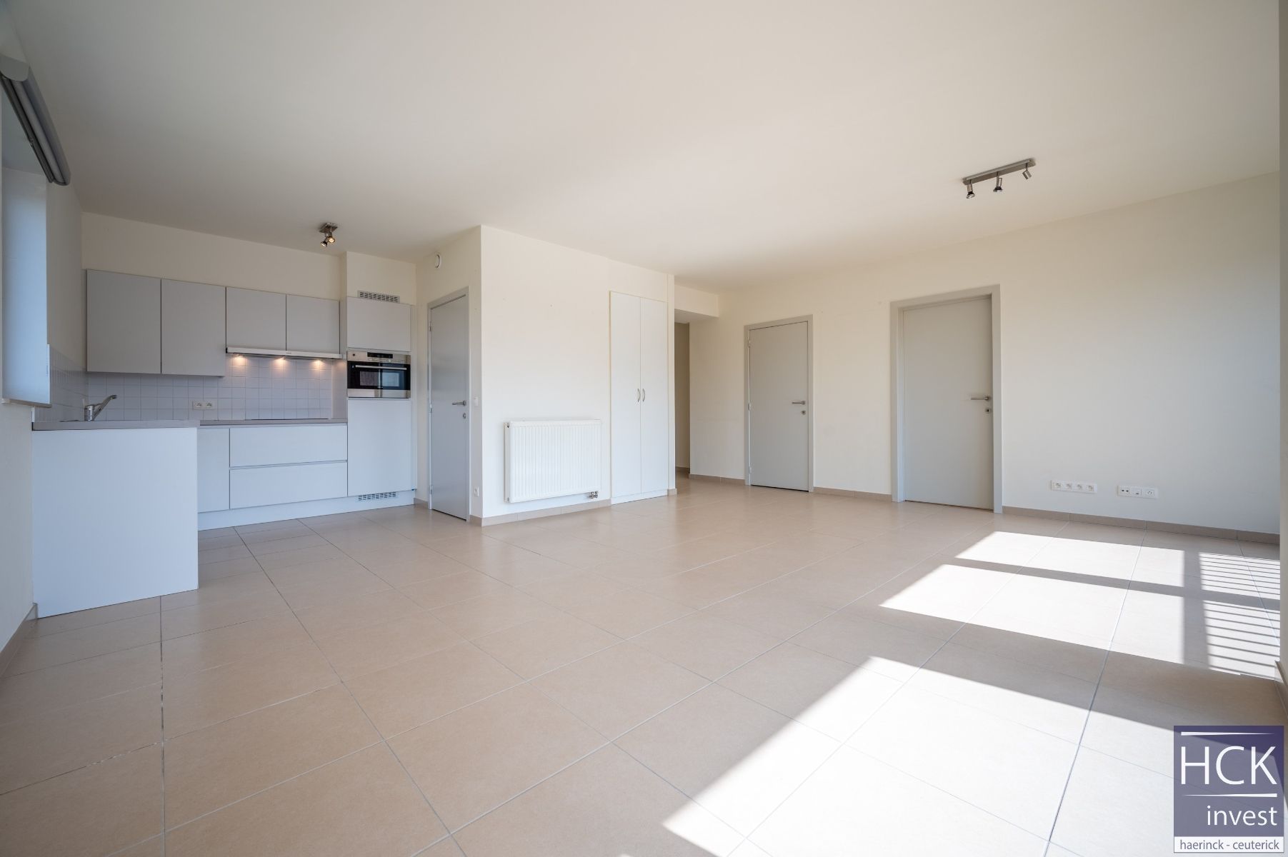 KRUISHOUTEM -  Instapklaar 1-SLPK. appartement met terras én carport foto 4