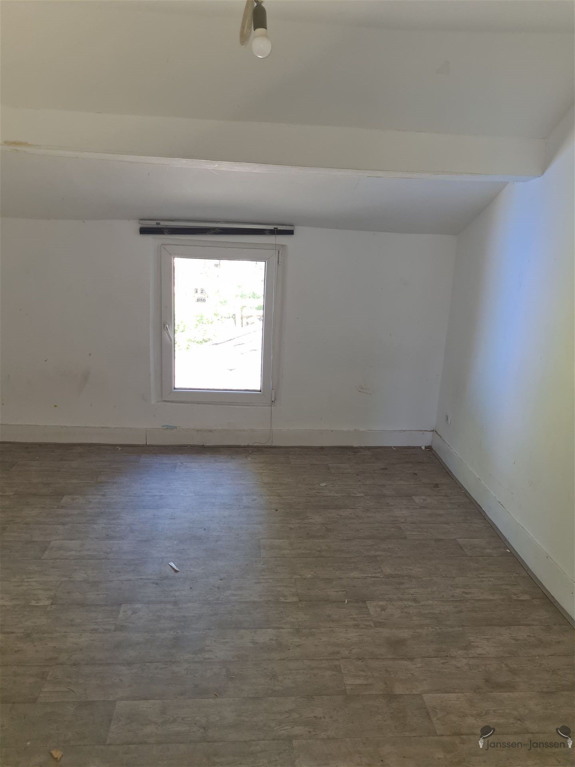 Op te knappen woning met veel potentieel in Tongeren foto 11