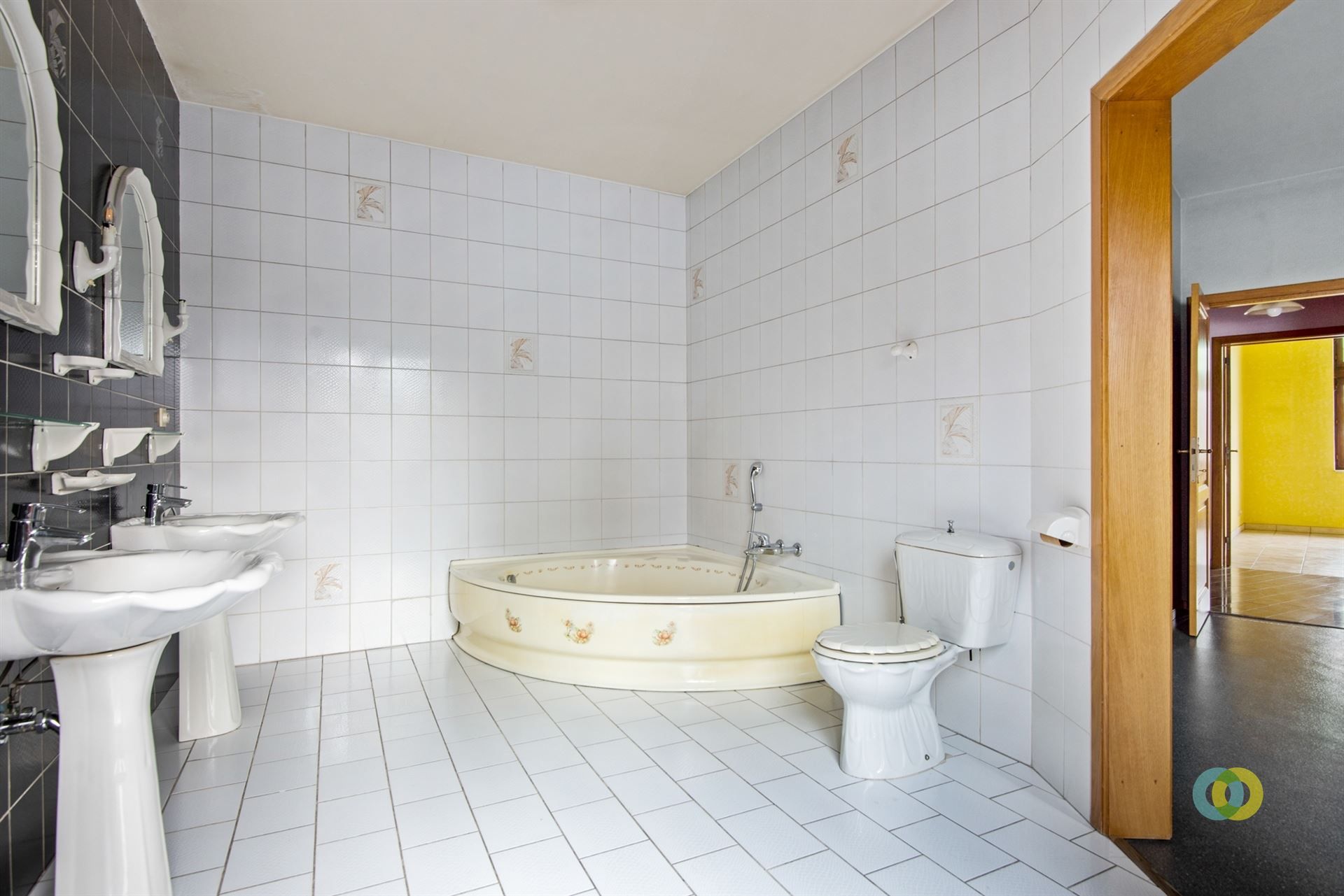 Zeer ruim appartement in klein gebouw foto 10