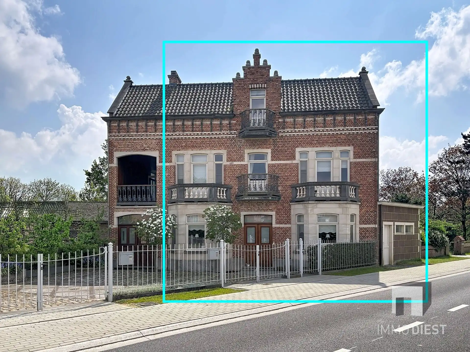 Hoofdfoto van de publicatie: Welkom in deze herenwoning vol charme en grandeur in Scherpenheuvel.