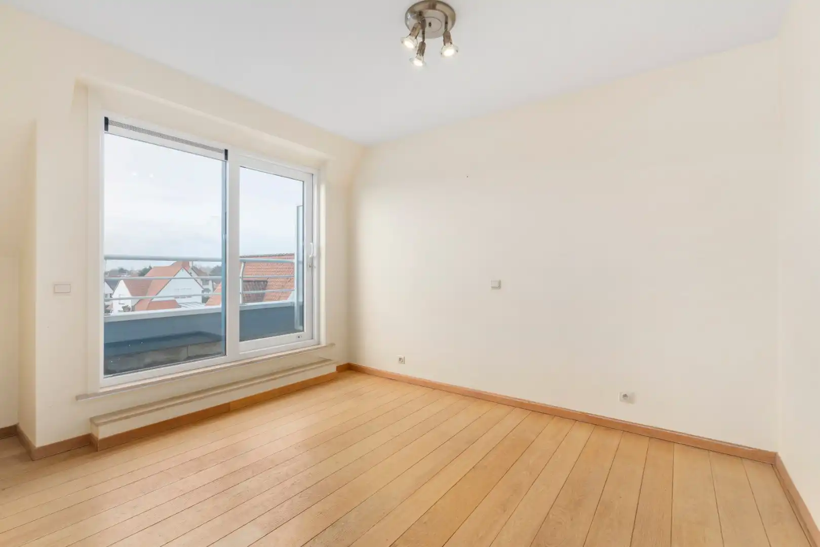 RUIM DUPLEX APPARTEMENT MET 4 SLAAPKAMERS foto 9