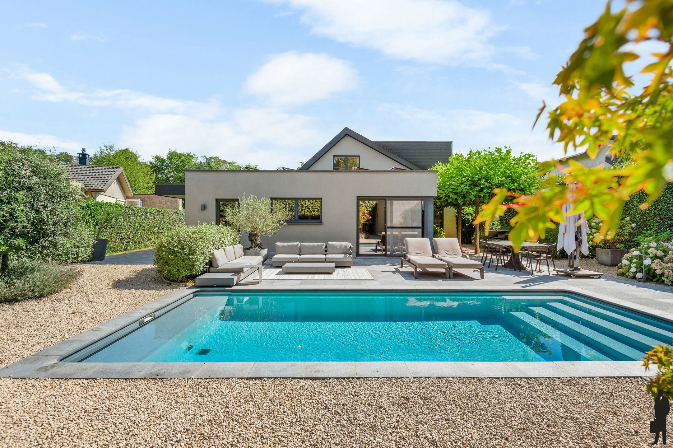 Prachtige familie villa op toplocatie met zwembad en ZW tuin foto 2