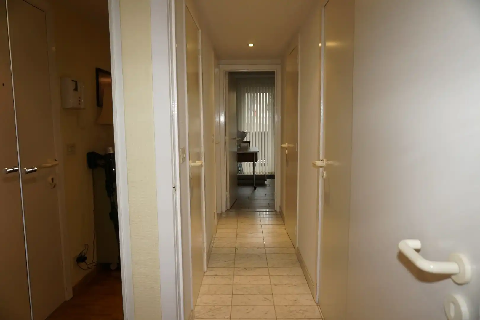 RUIM APPARTEMENT MET ZONNIGE TERRASSEN OP TOPLIGGING foto 12