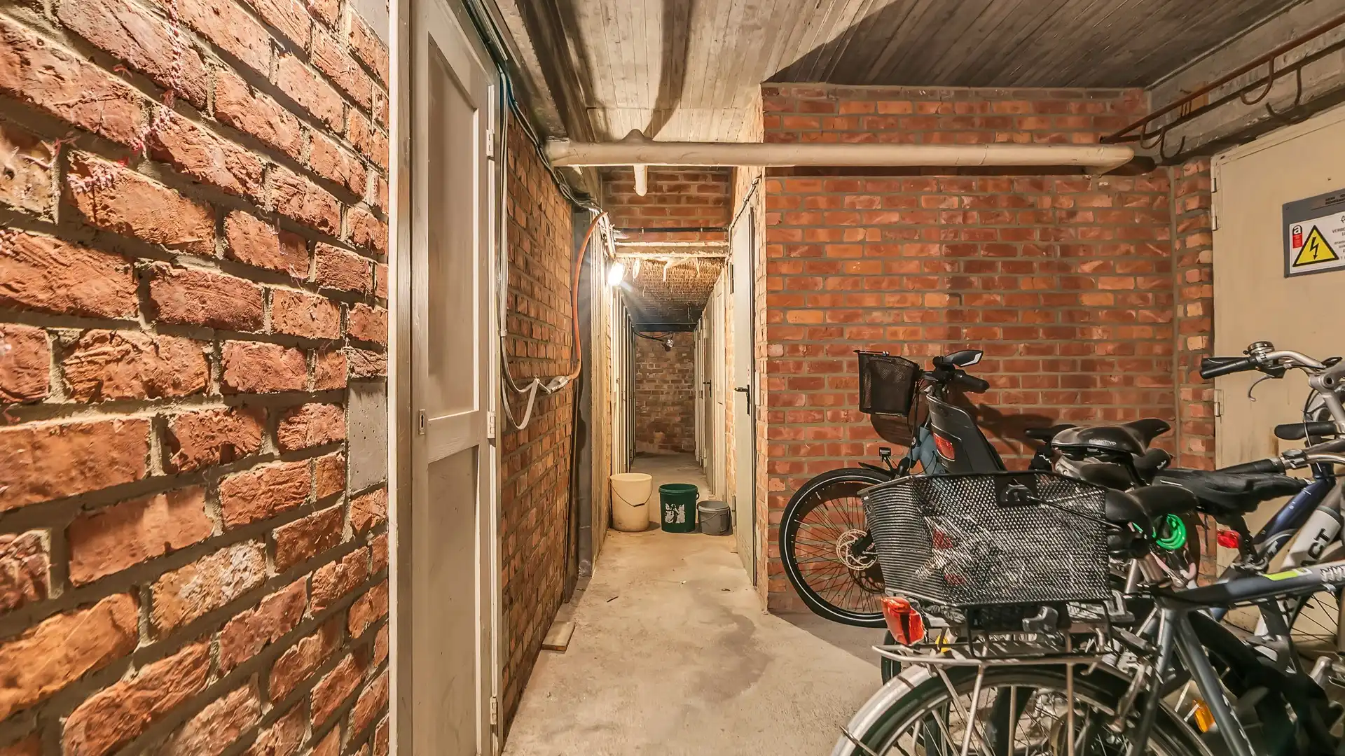 Instapklaar appartement met 2 slaapkamers in het centrum van Genk foto 29