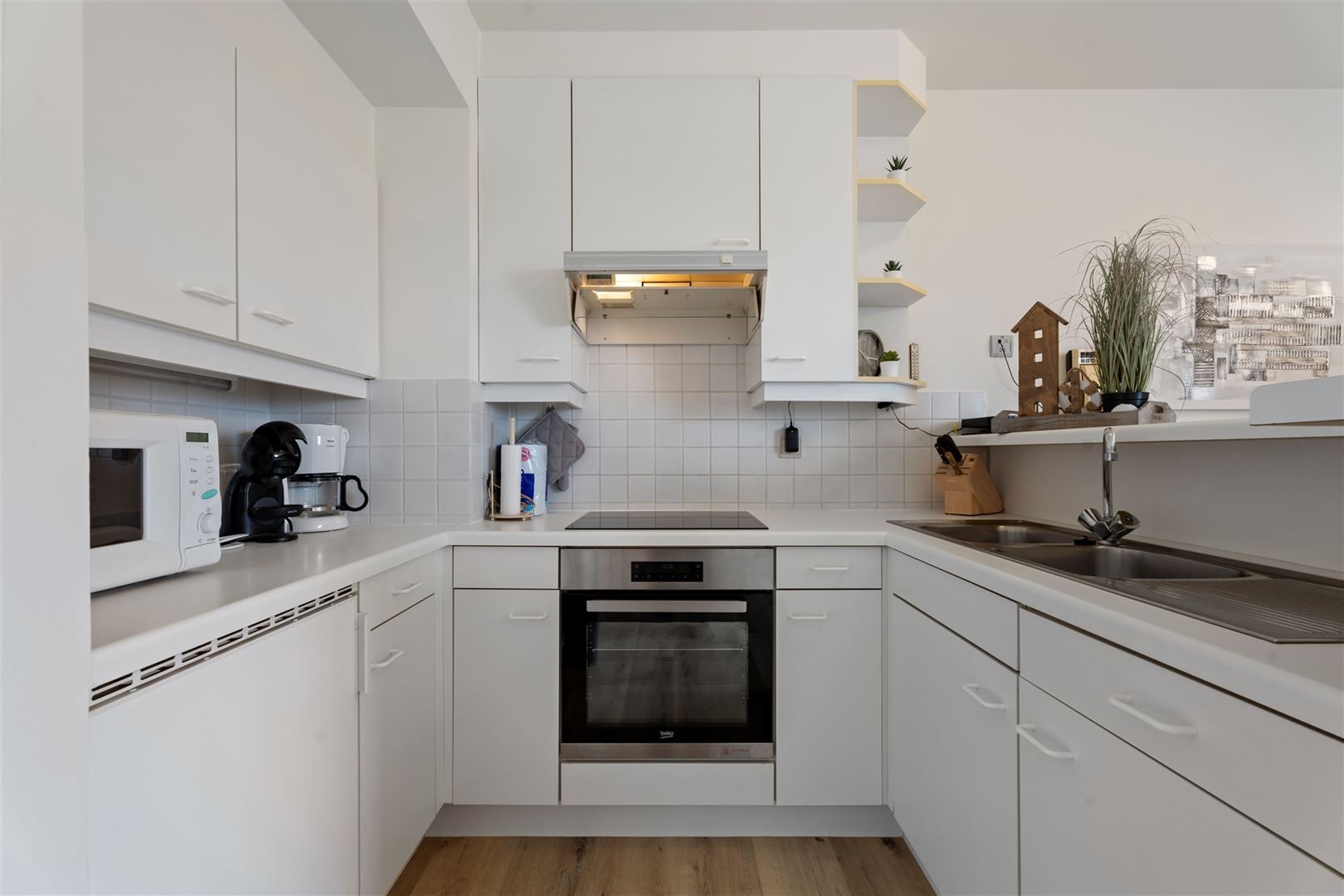 Grote vernieuwde zuidgerichte studio met groot terras foto 9