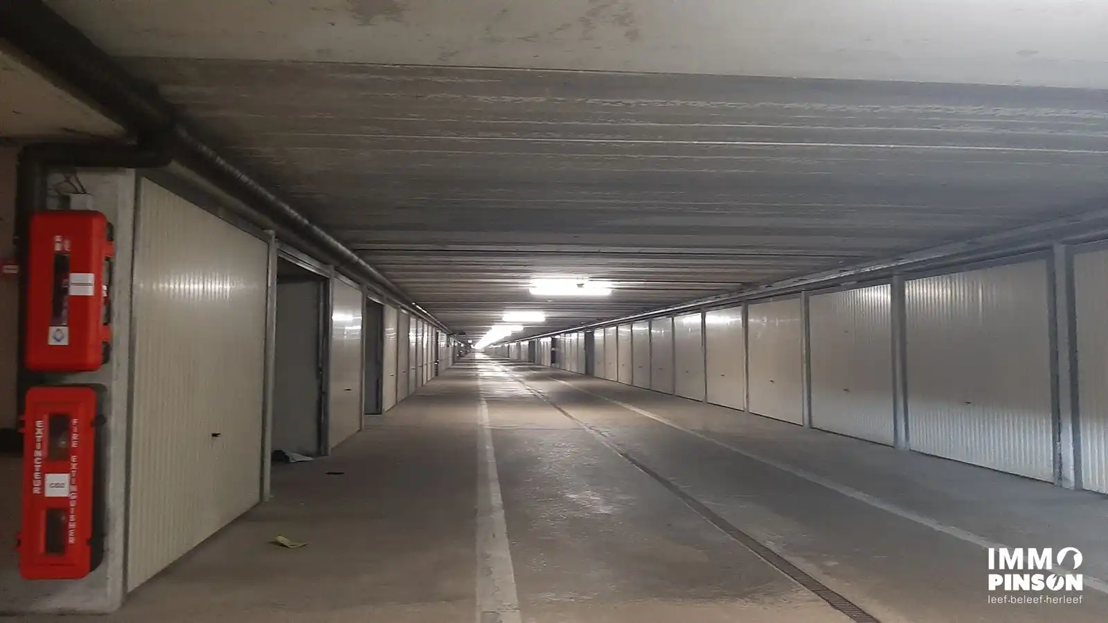 Garage onder de zeedijk foto 3