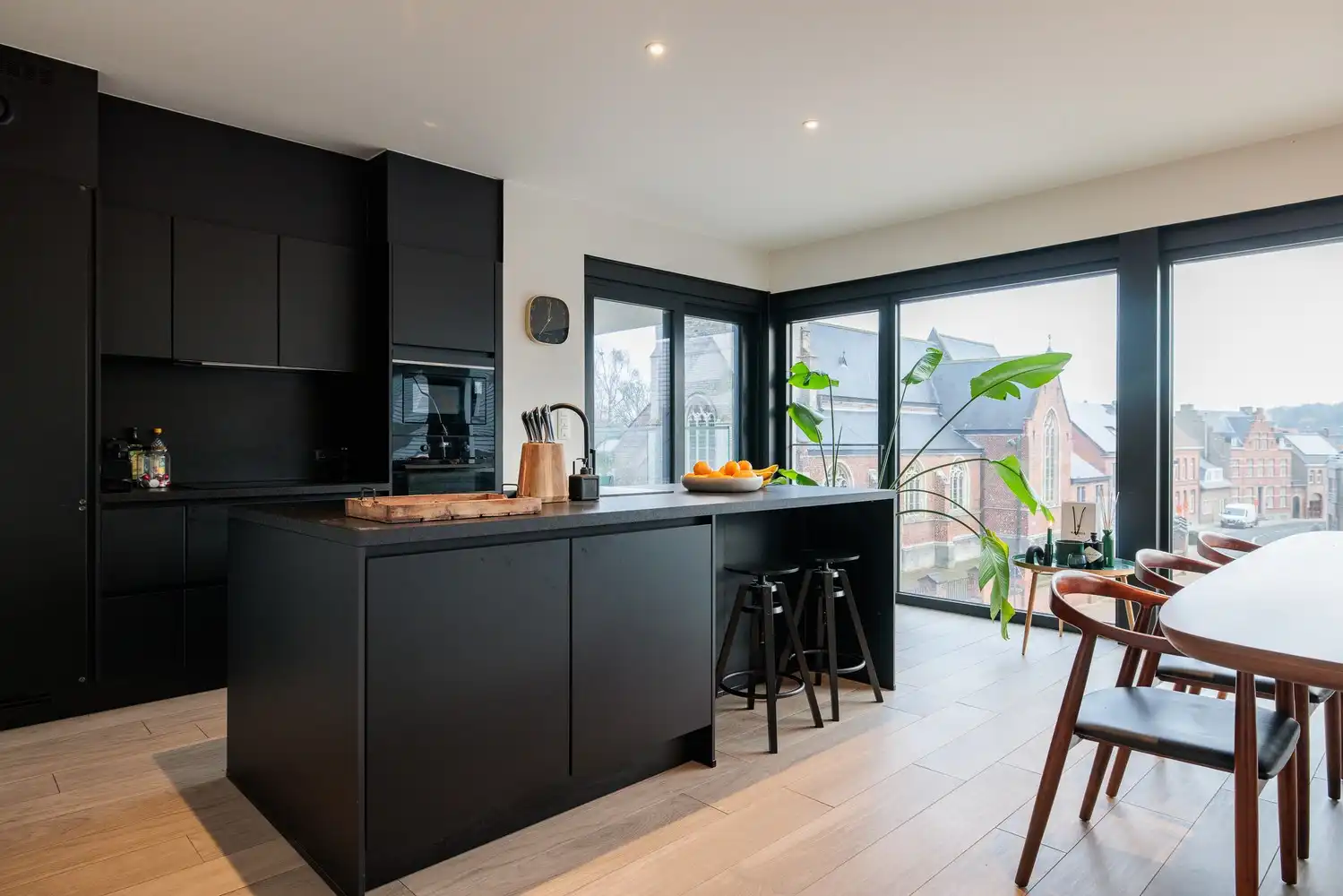 Recent en lichtrijk 2-slaapkamerappartement met garage foto 9