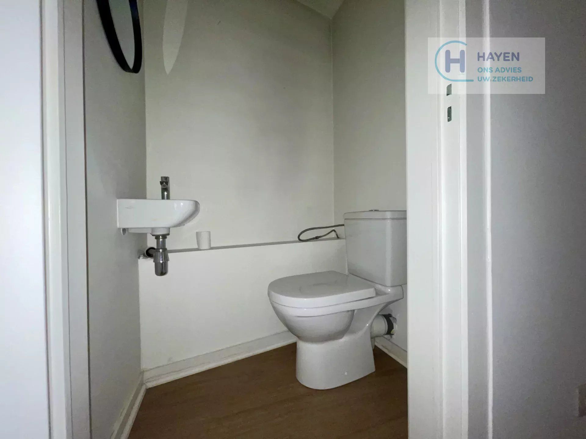 Commerciële hoekwoning met sterke zichtlocatie foto 12