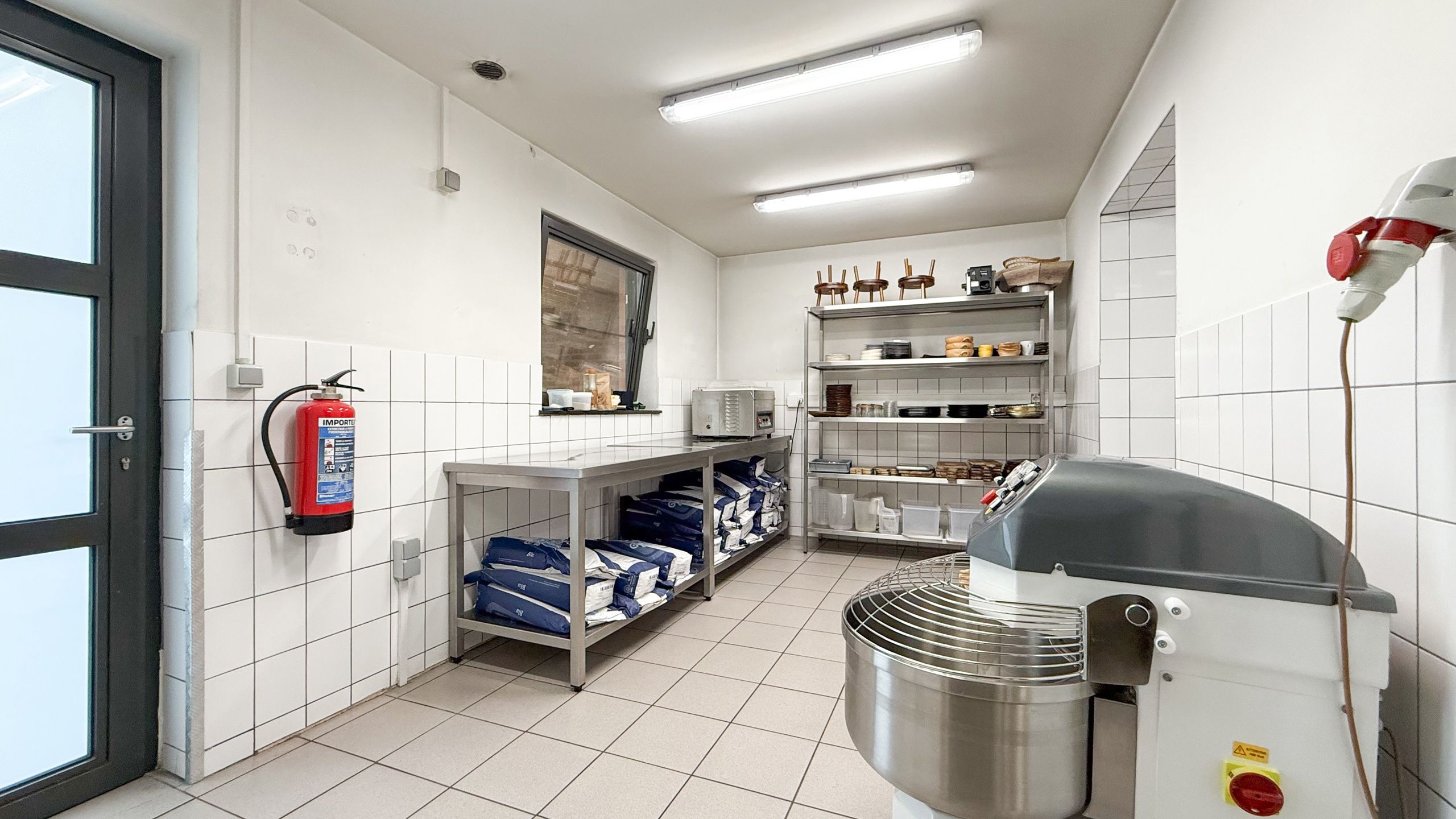 Horecapand met volledige inrichting op goed gelegen locatie! foto 31