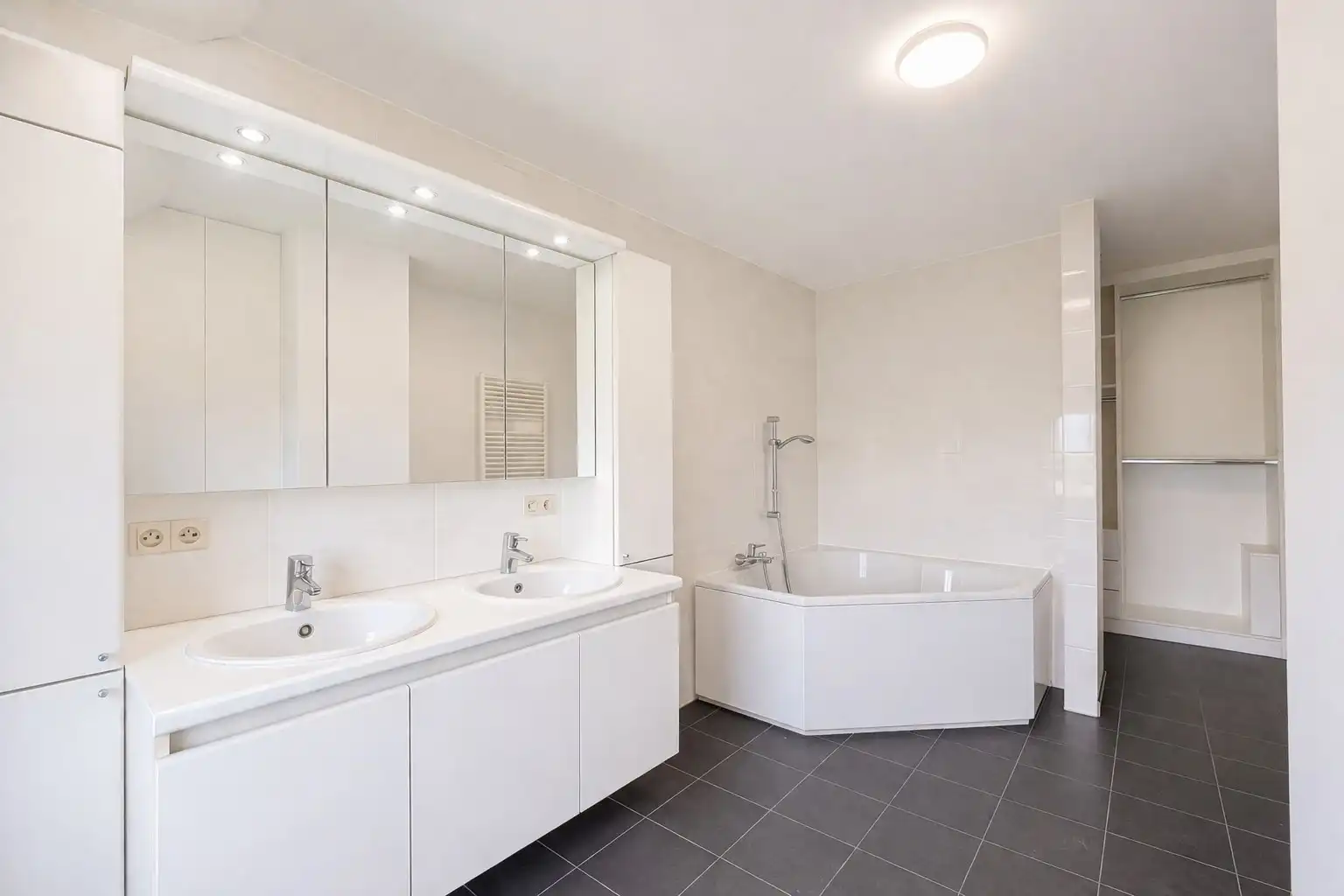 Fermette met atelierruimte/opslagruimte op prachtige locatie foto 16