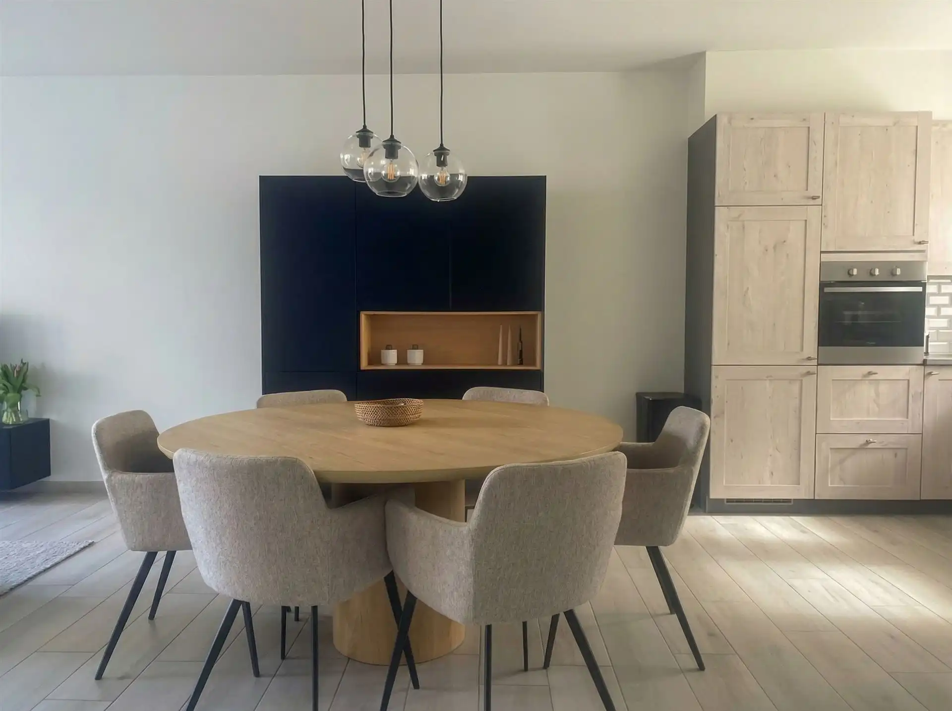 Instapklare, energiezuinige starterswoning met 2 slaapkamers, tuintje en ondergrondse parking op toplocatie in Maasmechelen! foto 5