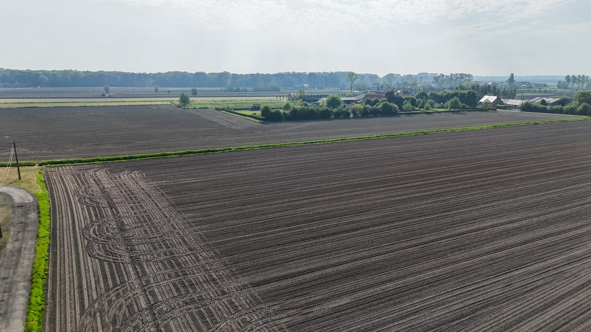 Uniek opbrengsteigendom op de N33 Oostende - Torhout foto 4