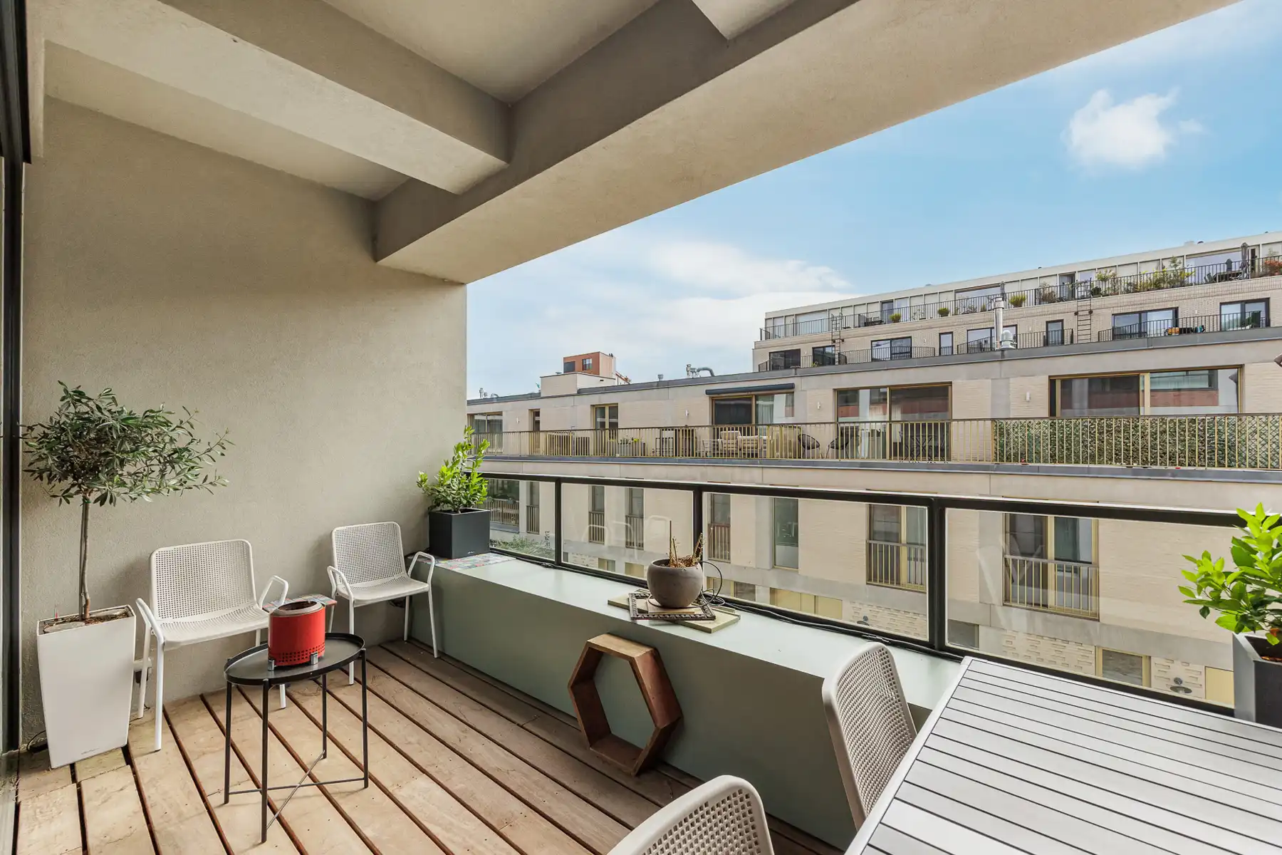 Recent appartement op de 1e verdieping – lift en staanplaats foto 8