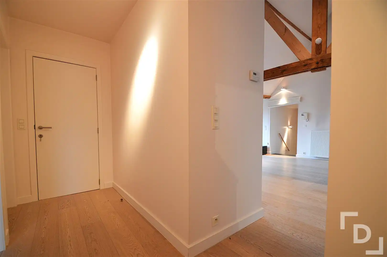 Ruim duplex appartement met garage te huur op toplocatie in Ieper foto 21