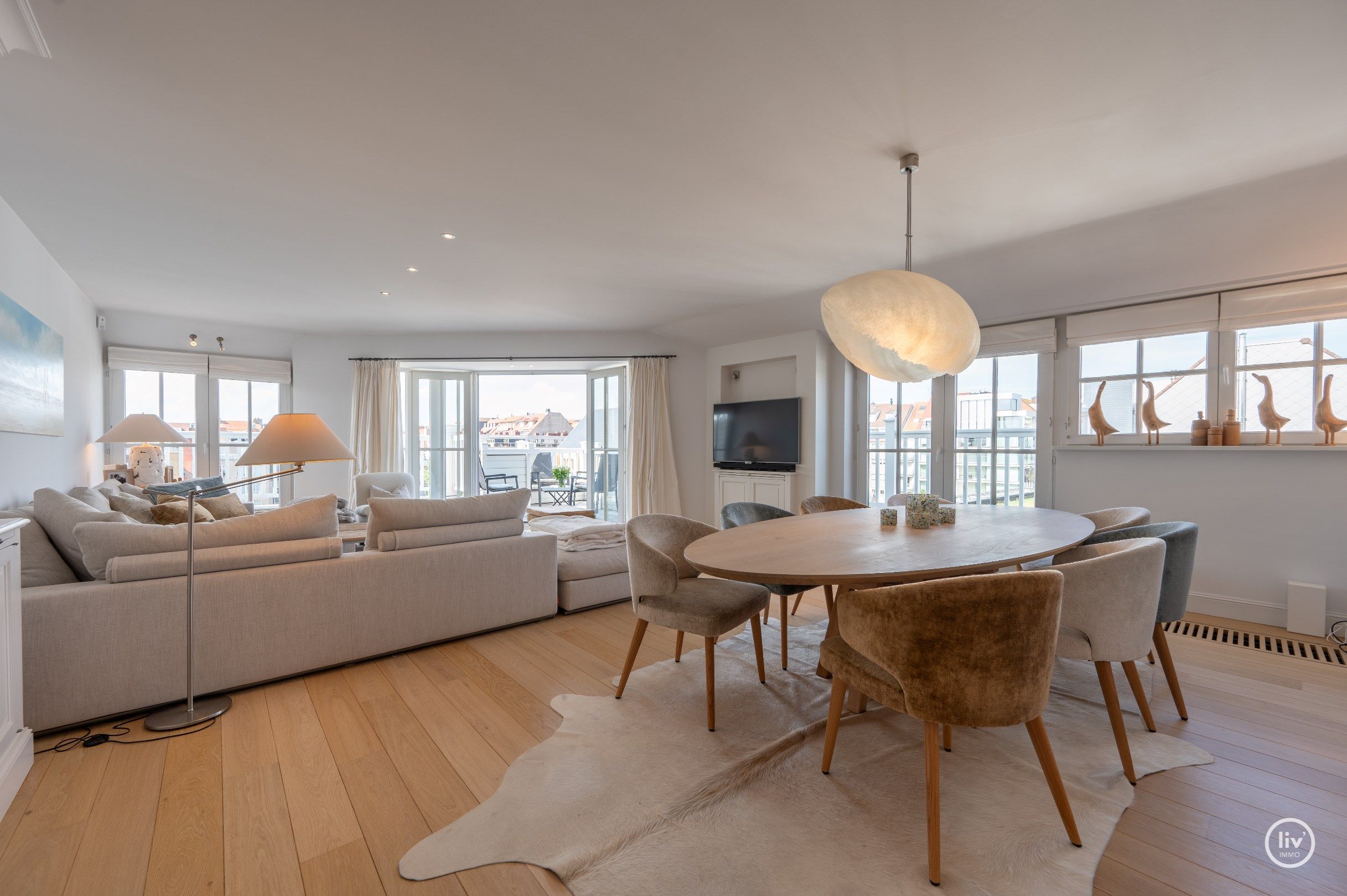 Ruim (160 m2) HOEKduplex met magnifieke open zichten op de Dumortierlaan te Knokke.  foto 7