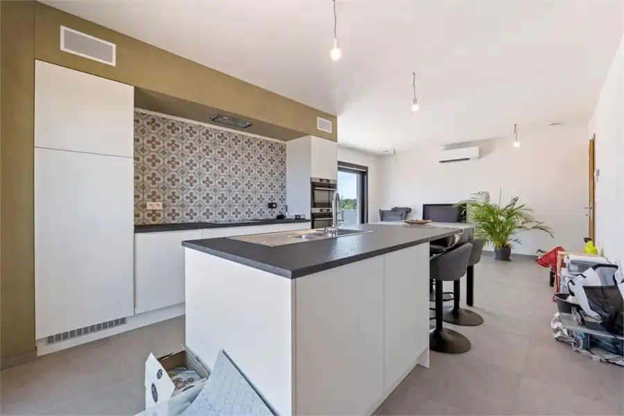 CENTRAAL GELEGEN APPARTEMENT MET RUIM TERRAS EN GARAGEBOX IN SINT-TRUIDEN foto 12