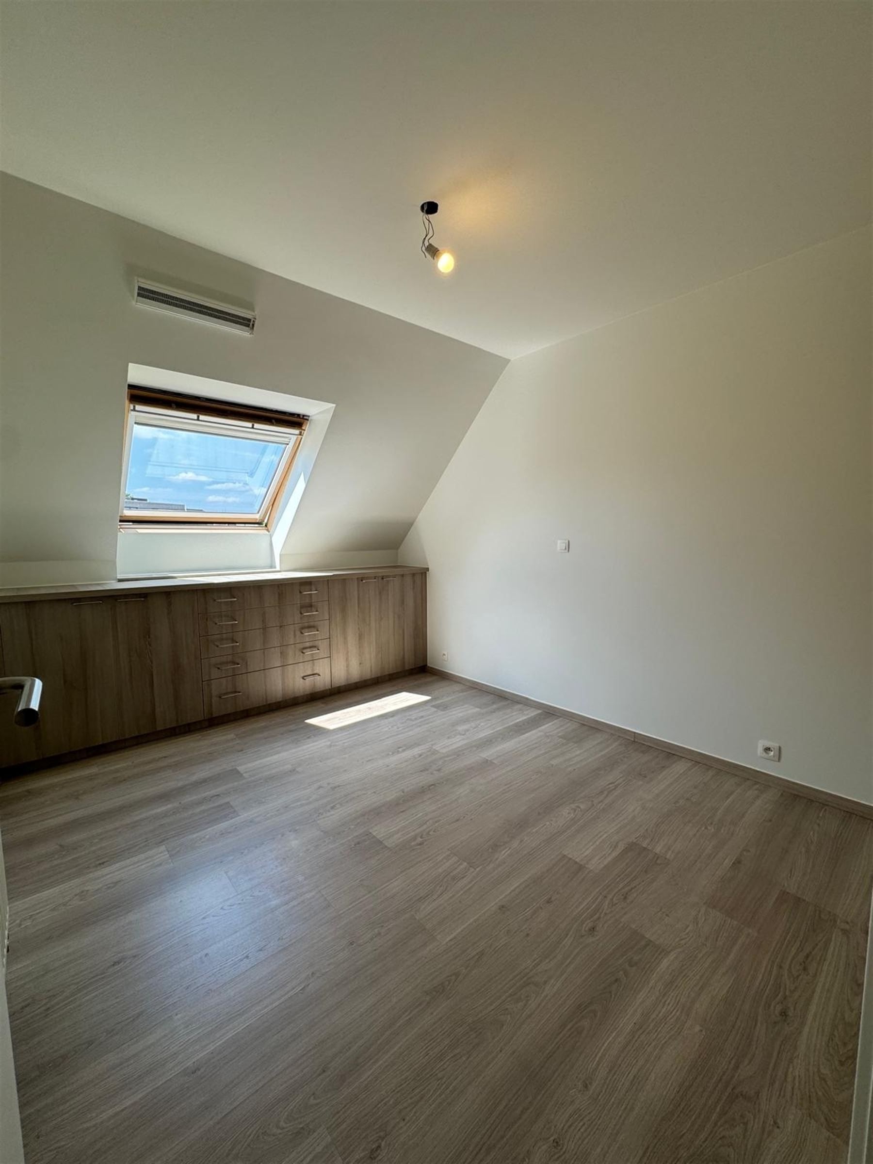 Ruim appartement met 2 slaapkamers en  garagebox foto 10