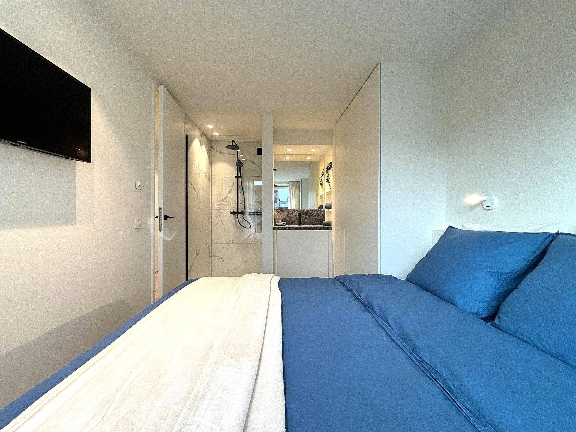 Gerenoveerd appartement vlakbij de zeedijk met prachtige terrassen foto 9