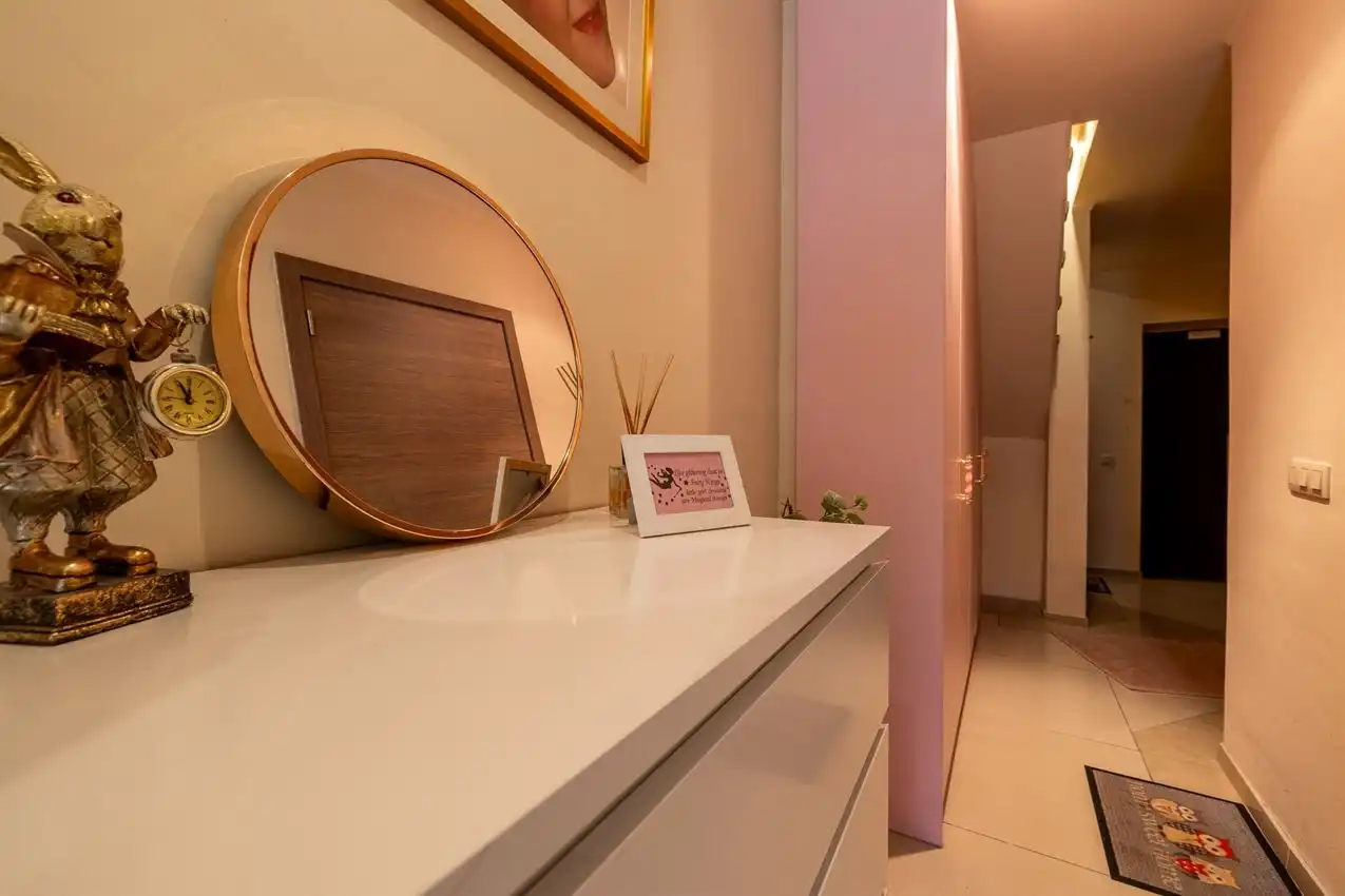 Gerenoveerde bel-etagewoning met 3 slk foto 12