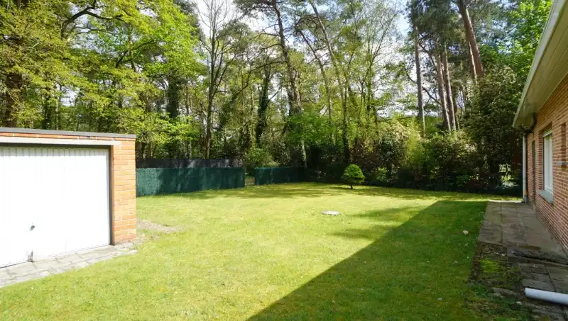 Zeer rustig en residentieel gelegen perceel van 10 are 81 ca met landhuis foto 9
