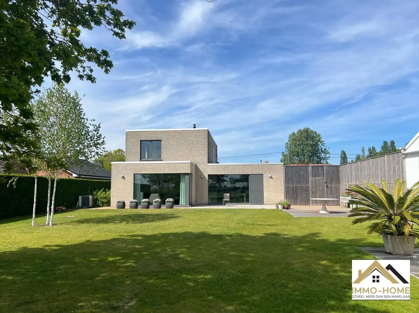 Vrijstaande woning met 3000M2 grond en landelijk uitzicht!! foto 2