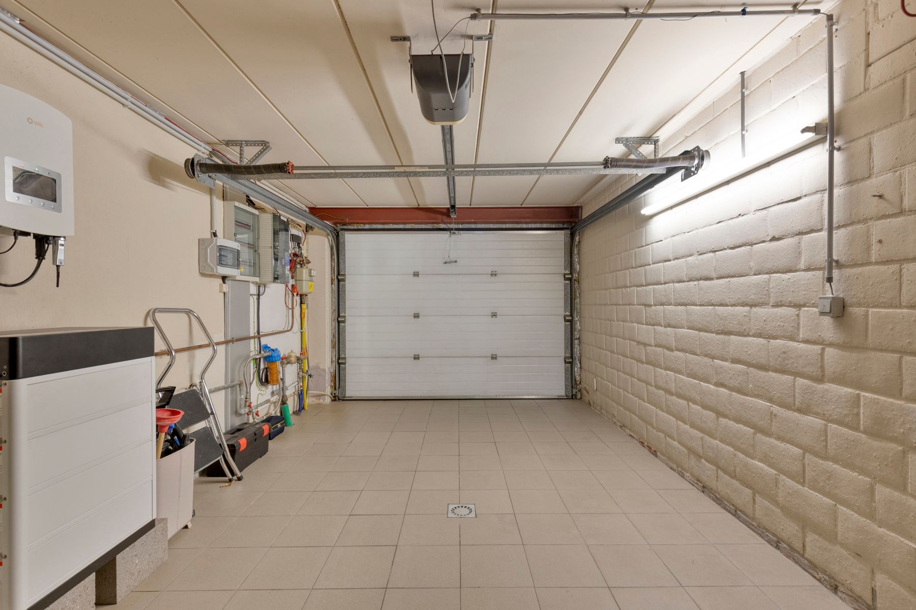 Ruime woning met 4 slaapkamers, garage en tuin foto 21