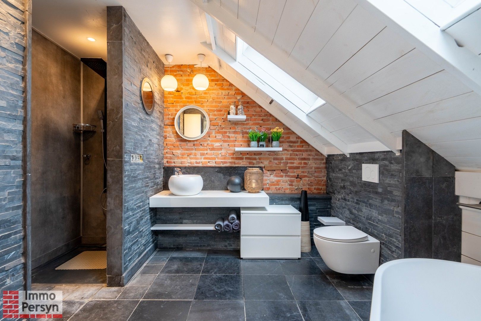 Luxueuze, ruime 4-slaapkamer woning. Twee badkamers. Gelijkvloers wonen. foto 23