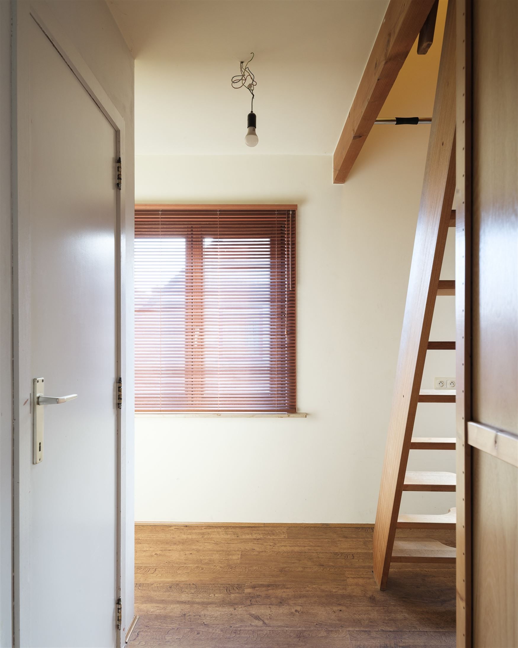 Gezinswoning met 3 slaapkamers, tuin, garage in rustige wijk bij Gent. foto 16