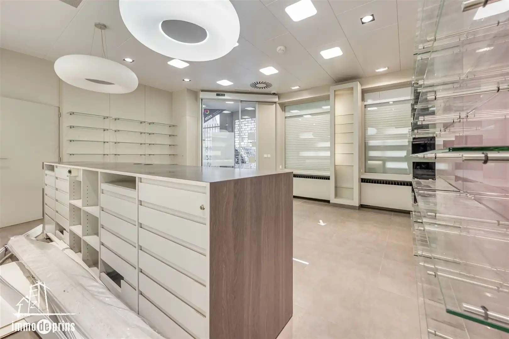 Handelspand met grote burgerwoning foto 24